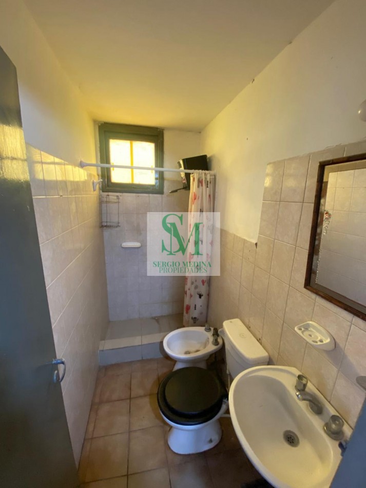 ALQUILO CASA 4 AMBIENTES CON PATIO Y GARAGE