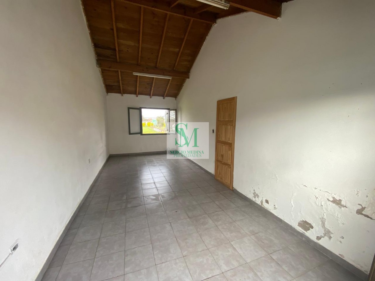 ALQUILO CASA 4 AMBIENTES CON PATIO Y GARAGE