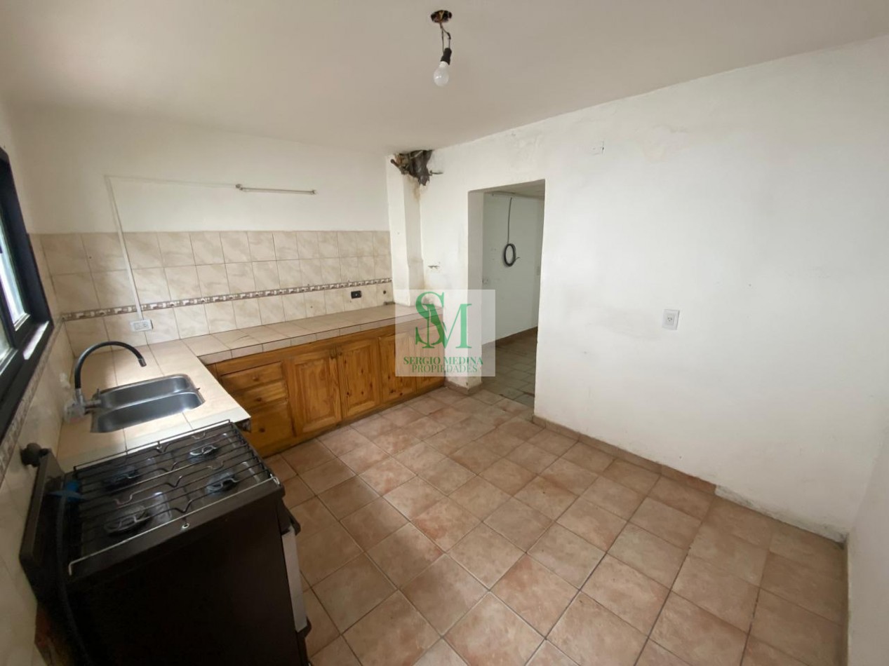 ALQUILO CASA 4 AMBIENTES CON PATIO Y GARAGE