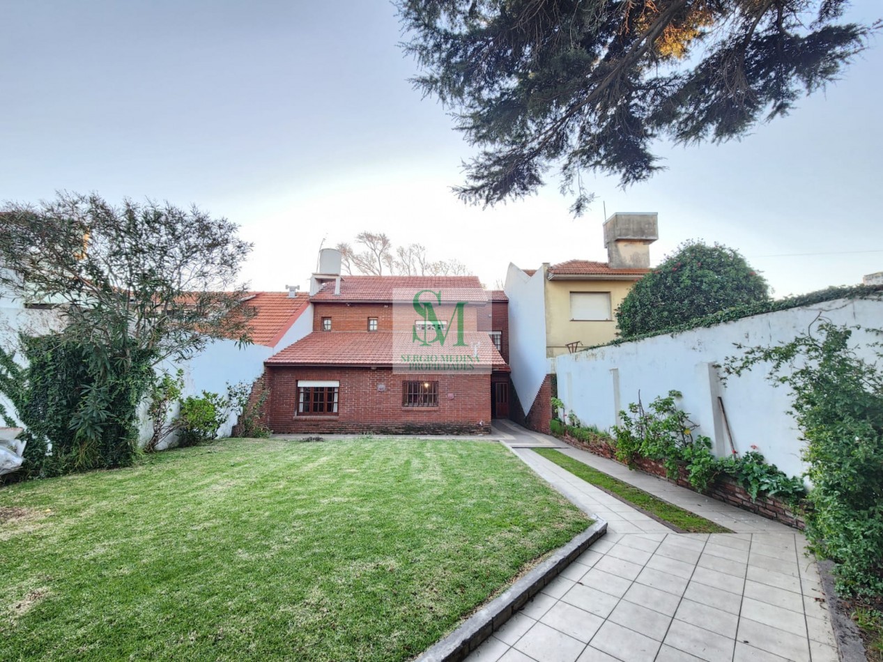 VENDO CHALET 6 AMB con QUINCHO PARQUE Y COCHERA