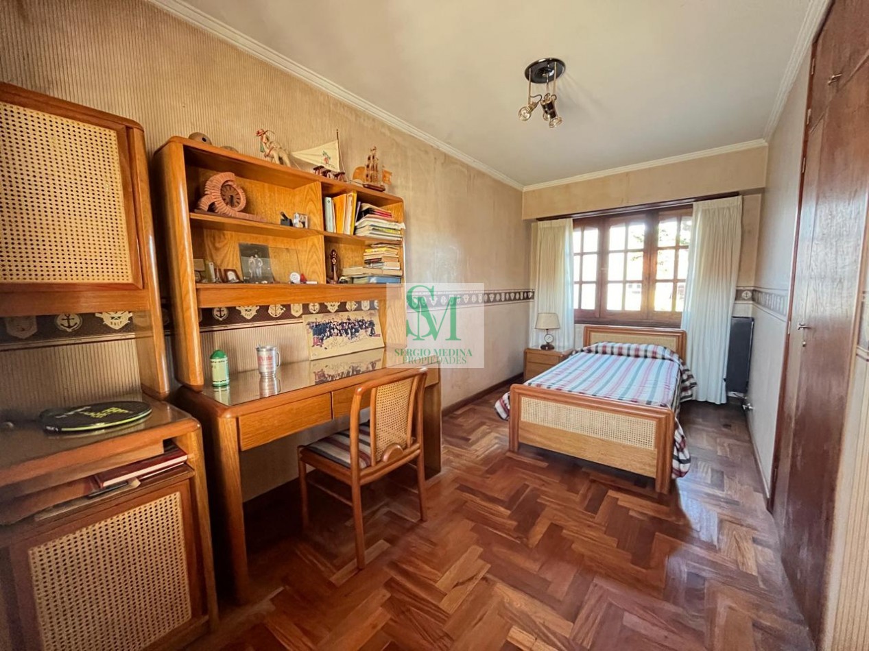 VENDO CHALET 6 AMB con QUINCHO PARQUE Y COCHERA
