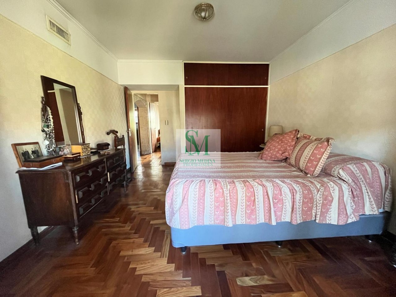 VENDO CHALET 6 AMB con QUINCHO PARQUE Y COCHERA