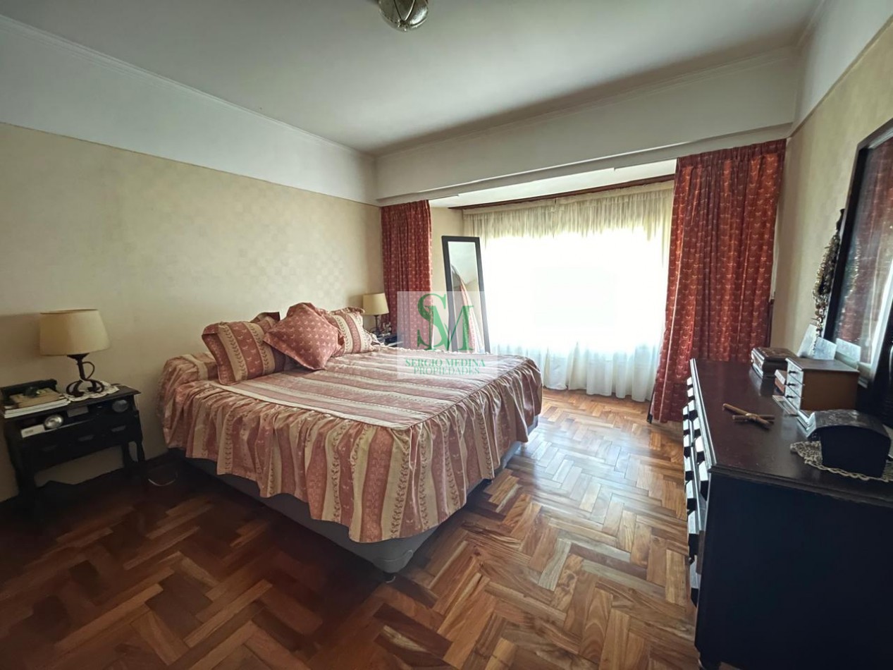 VENDO CHALET 6 AMB con QUINCHO PARQUE Y COCHERA