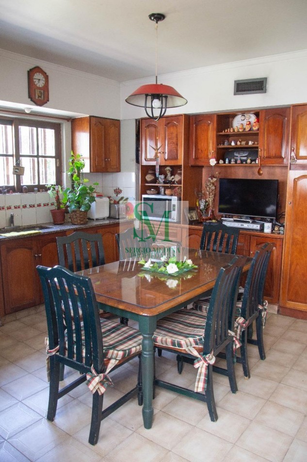 VENDO CHALET 6 AMB con QUINCHO PARQUE Y COCHERA