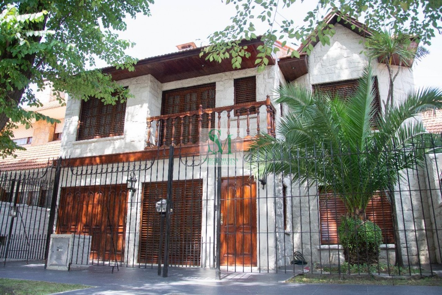 VENDO CHALET 6 AMB con QUINCHO PARQUE Y COCHERA