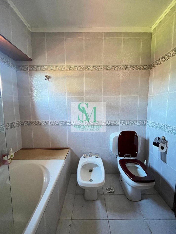 VENDO CHALET 6 AMB con QUINCHO PARQUE Y COCHERA
