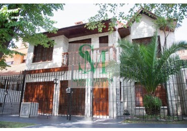 VENDO CHALET 6 AMB con QUINCHO PARQUE Y COCHERA